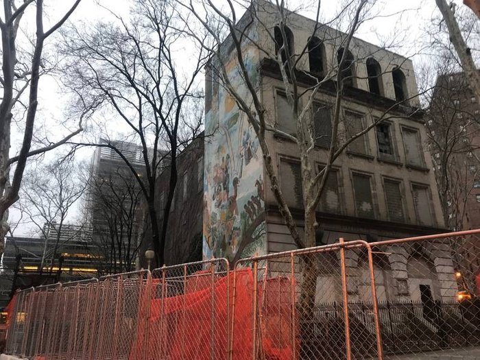 CRUMBLING LES BATHHOUSE TO BE REPLACED WITH PLAYING FIELD