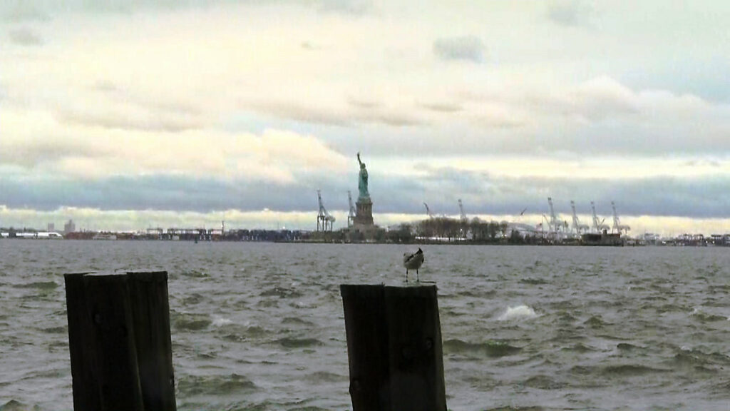 DE BLASIO LAYS OUT $10B PROPOSAL TO EXTEND SHORELINE TO PROTECT NYC FROM STORMS